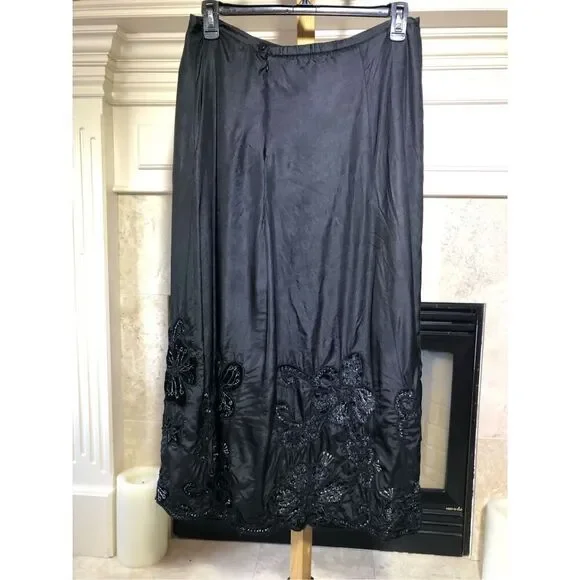 Chico’s Women’s Black Elegant Knee Length Silk Floral Embroidered Skirt Size 3 ( - Picture 3 of 8